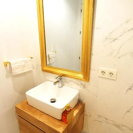Apartment Victoria 43 *